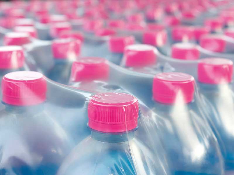 MCC Menssing Chemiehandel Ausbildung Zukunft Beispiel Flaschen Verpackungen